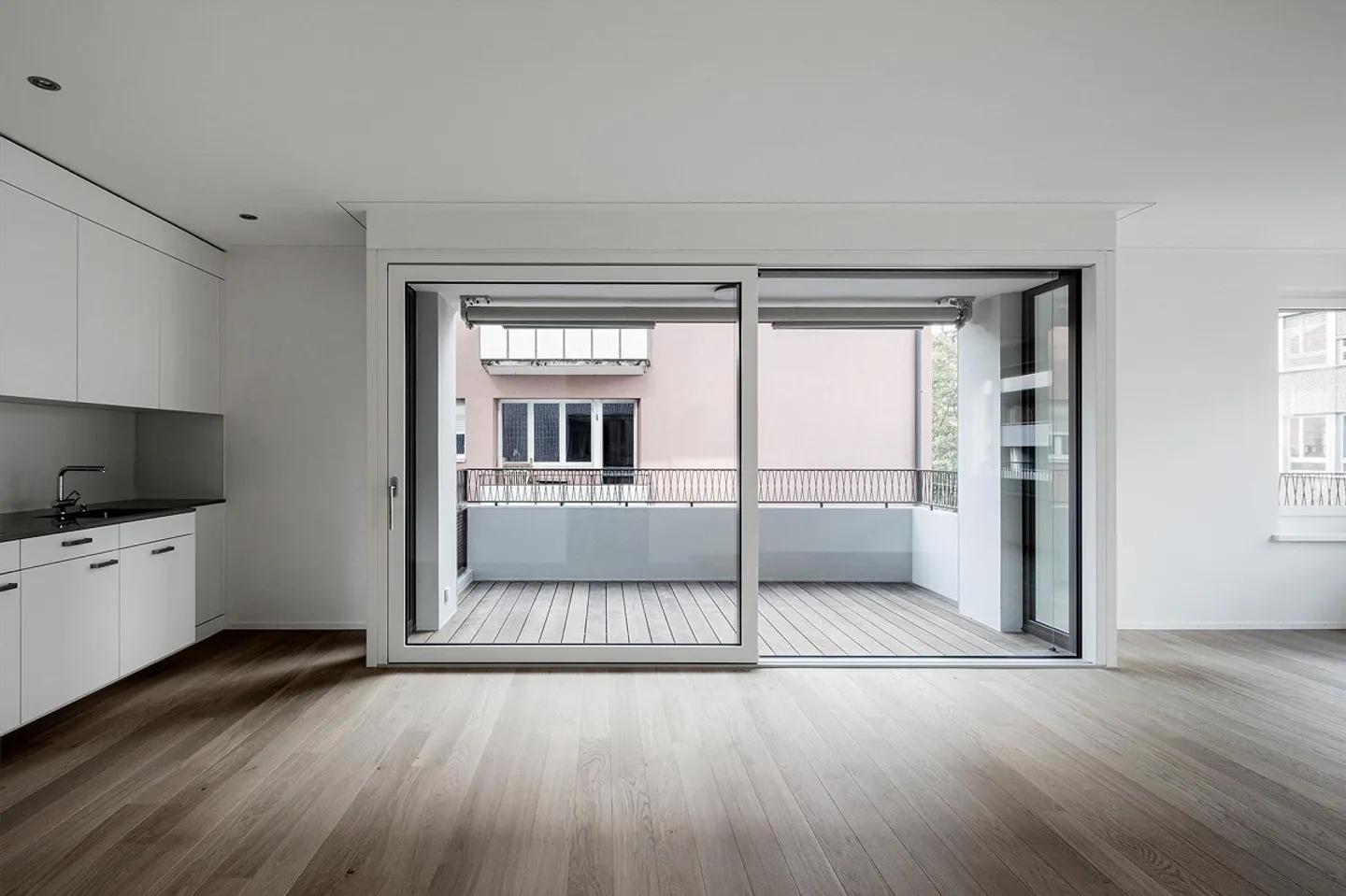 Modern and bright 3.5-room apartment in the best location - Photo 4 of 8