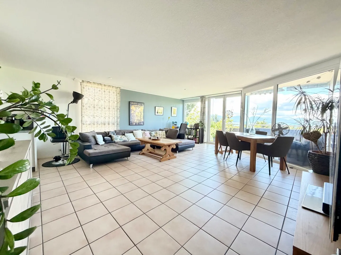 Helles Apartment mit Seeblick - Foto 1 von 9