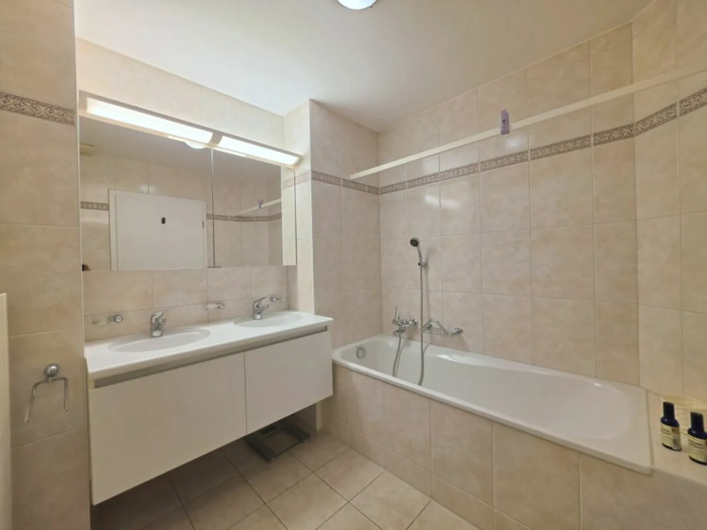 Charmante Dachwohnung mit Aussicht - Foto 15 von 26