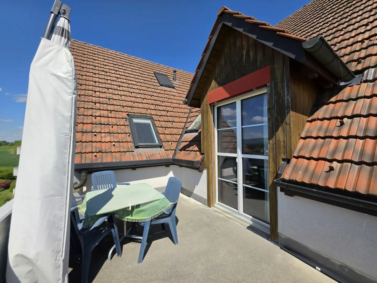 Charmante Dachwohnung mit Aussicht - Foto 16 von 26