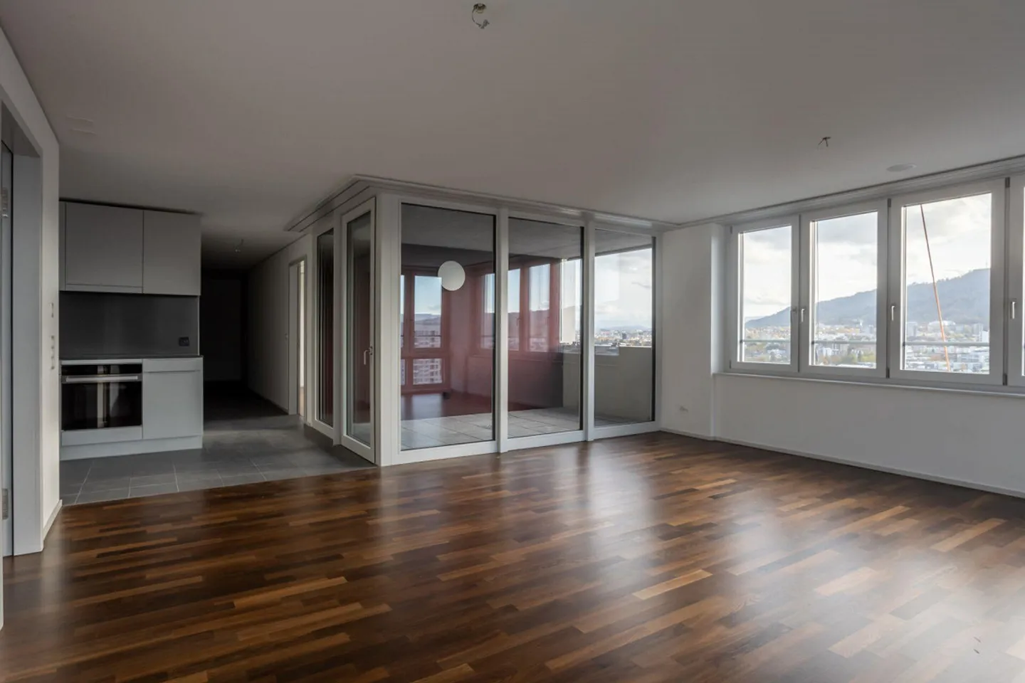 Ampio appartamento di 3,5 stanze 20.21 con vista esclusiva - Foto 9 di 15