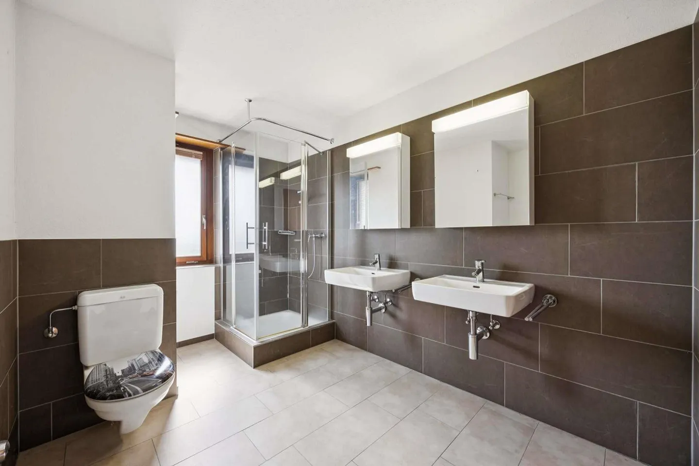 5.5-Room Penthouse Apartment with Lake View - Photo 7 of 15