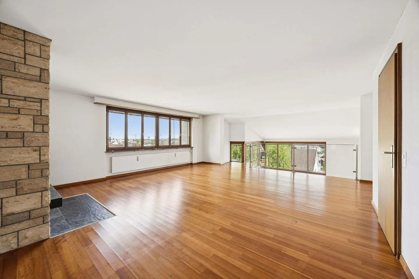 5.5-Room Penthouse Apartment with Lake View - Photo 2 of 15