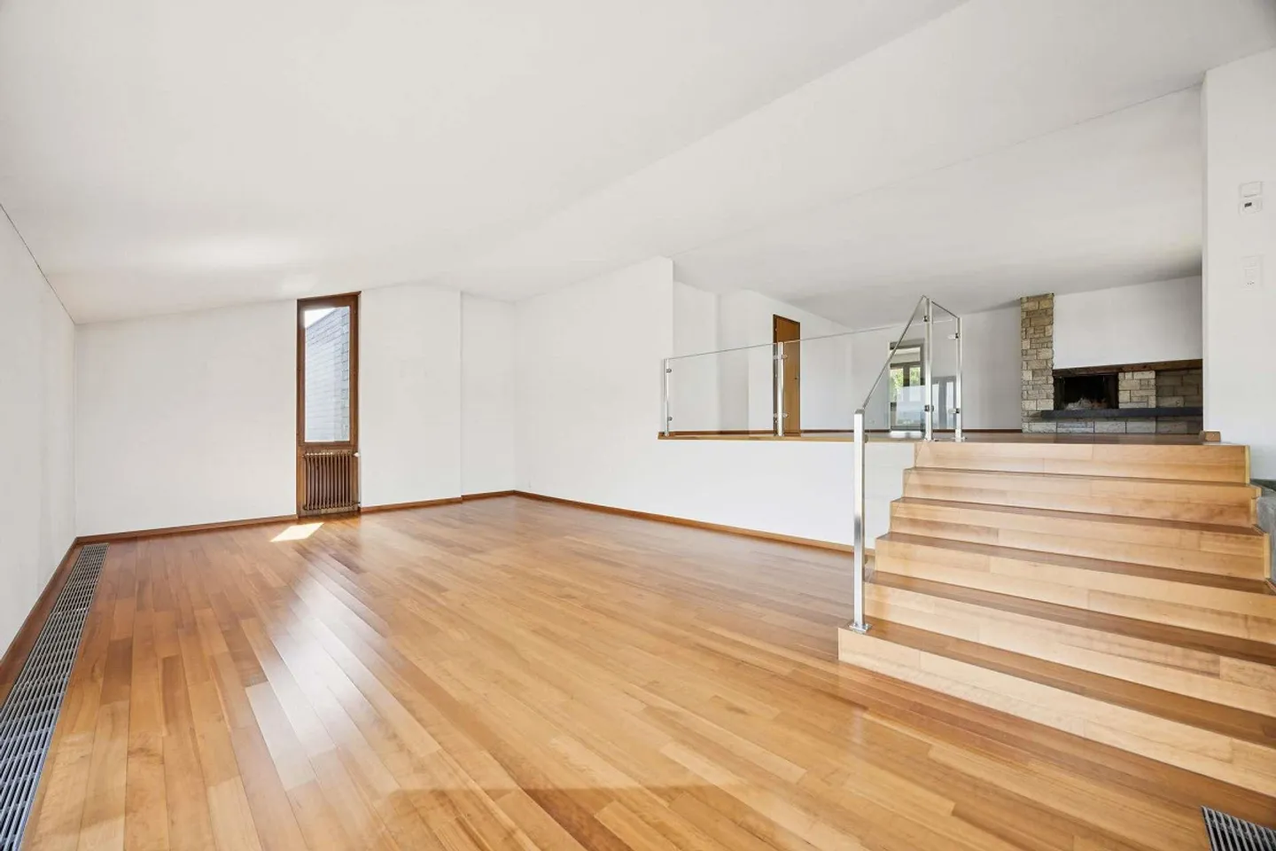 5.5-Room Penthouse Apartment with Lake View - Photo 4 of 15