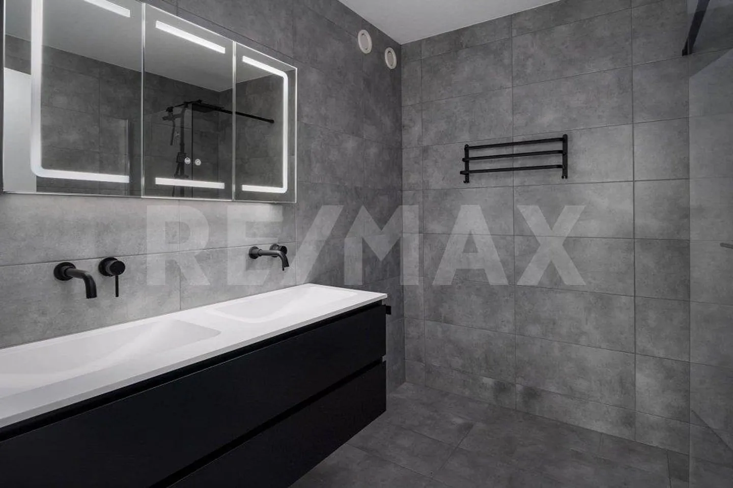Appartamento 4,5 stanze ristrutturato con stile e comfort. - Foto 10 di 13