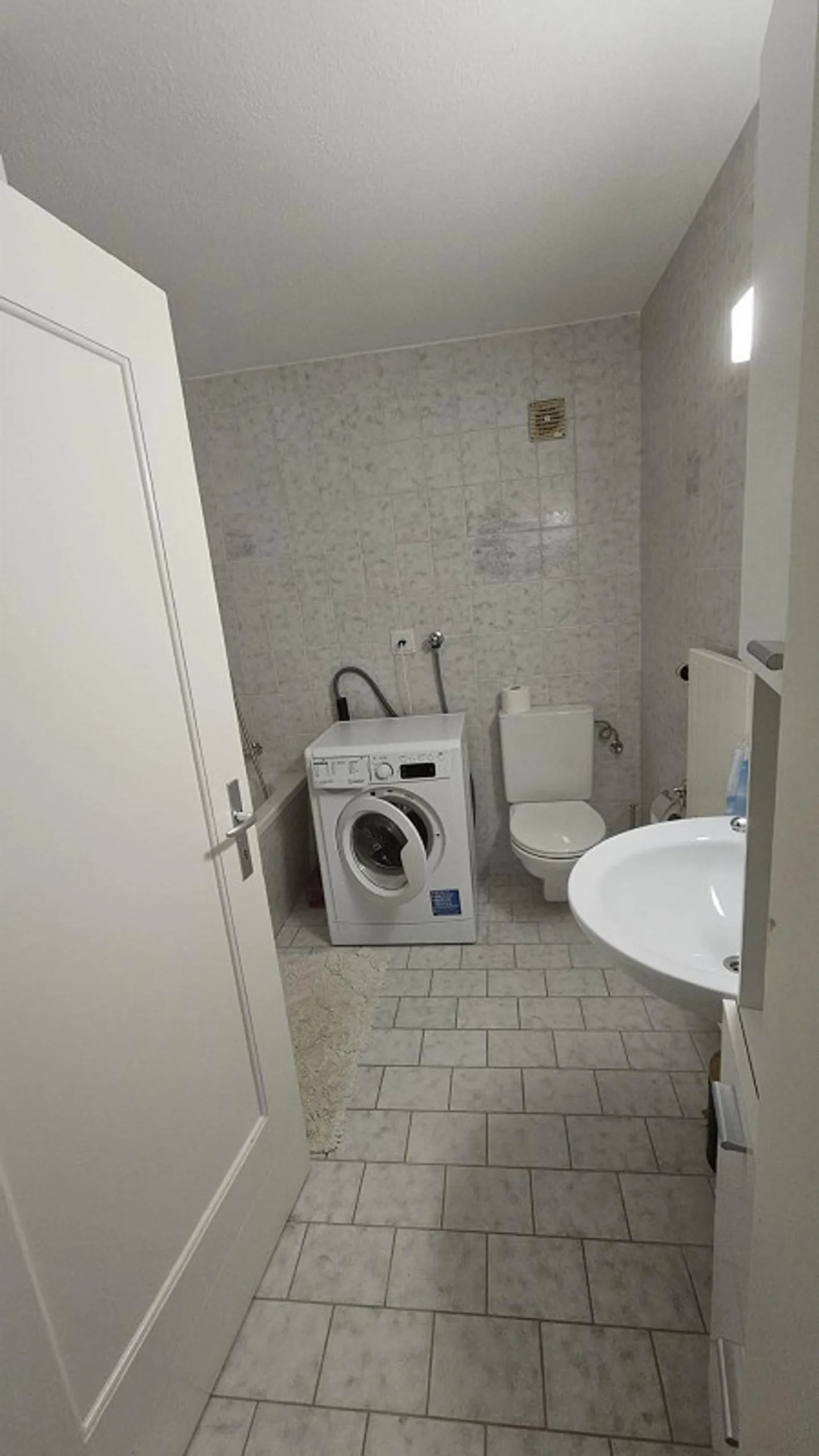 Affordable 4-Room Apartment in the Village Center - Photo 5 of 6