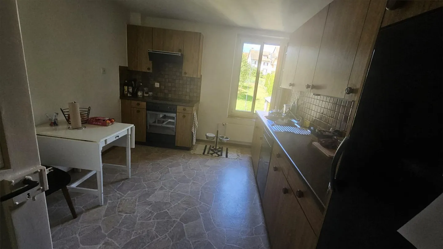 Affordable 4-Room Apartment in the Village Center - Photo 6 of 6