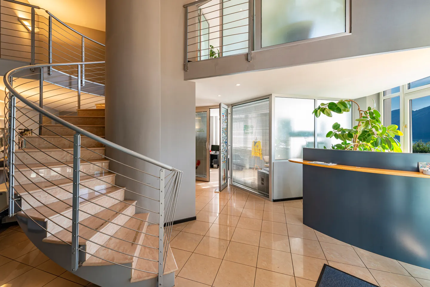 «Büro im Zentrum mit Seeblick und Garage mit 7 Parkplätzen» - Foto 6 von 14