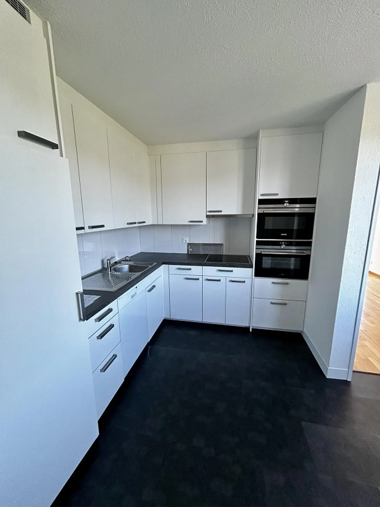 First occupancy after extensive renovation – 4-room attic apartment - Photo 4 of 18