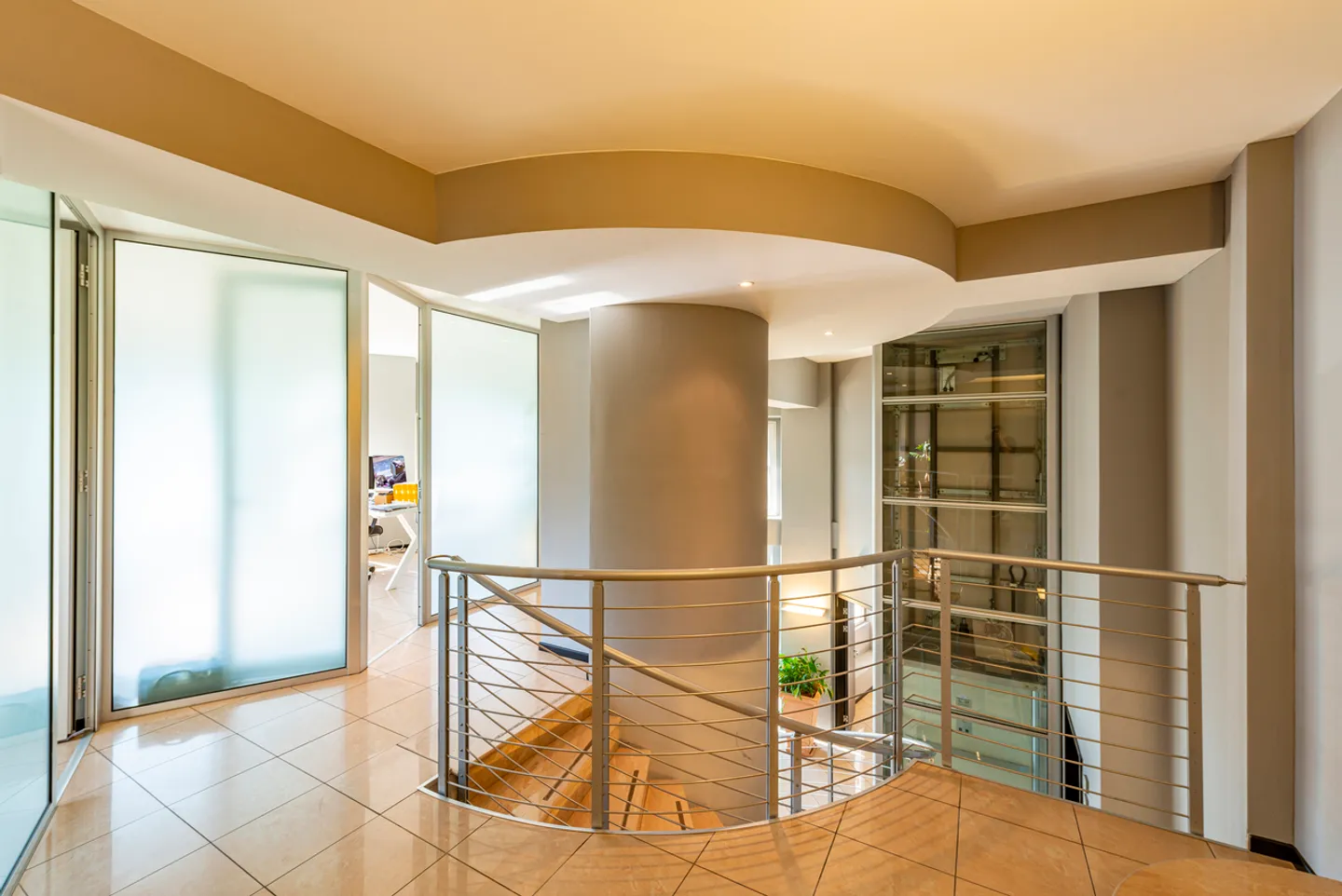 «Büro im Zentrum mit Seeblick und Garage mit 7 Parkplätzen» - Foto 11 von 14