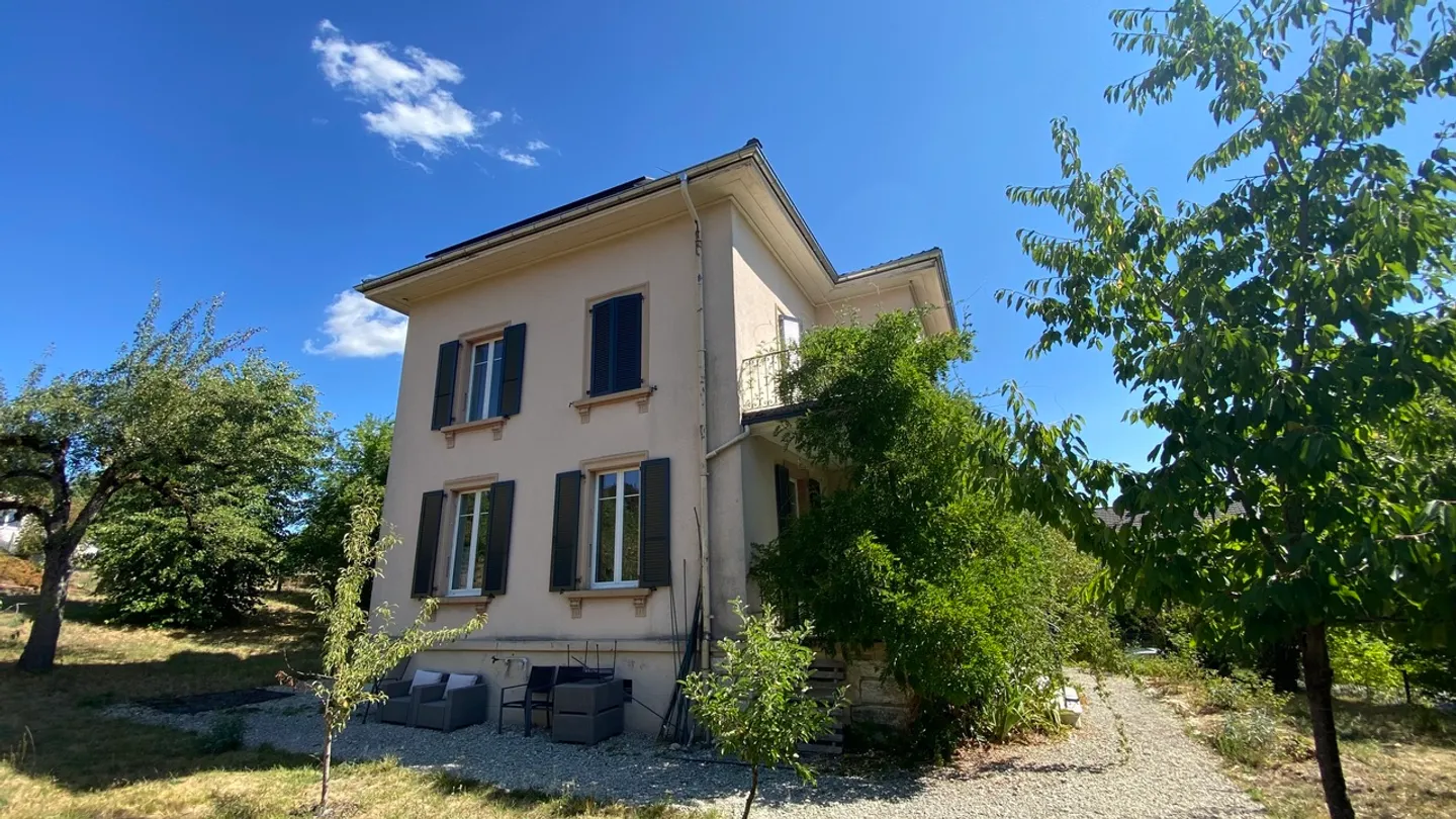 Maison de maître avec 1480 m2 de terrain et vue extraordinaire - Photo 1 of 37