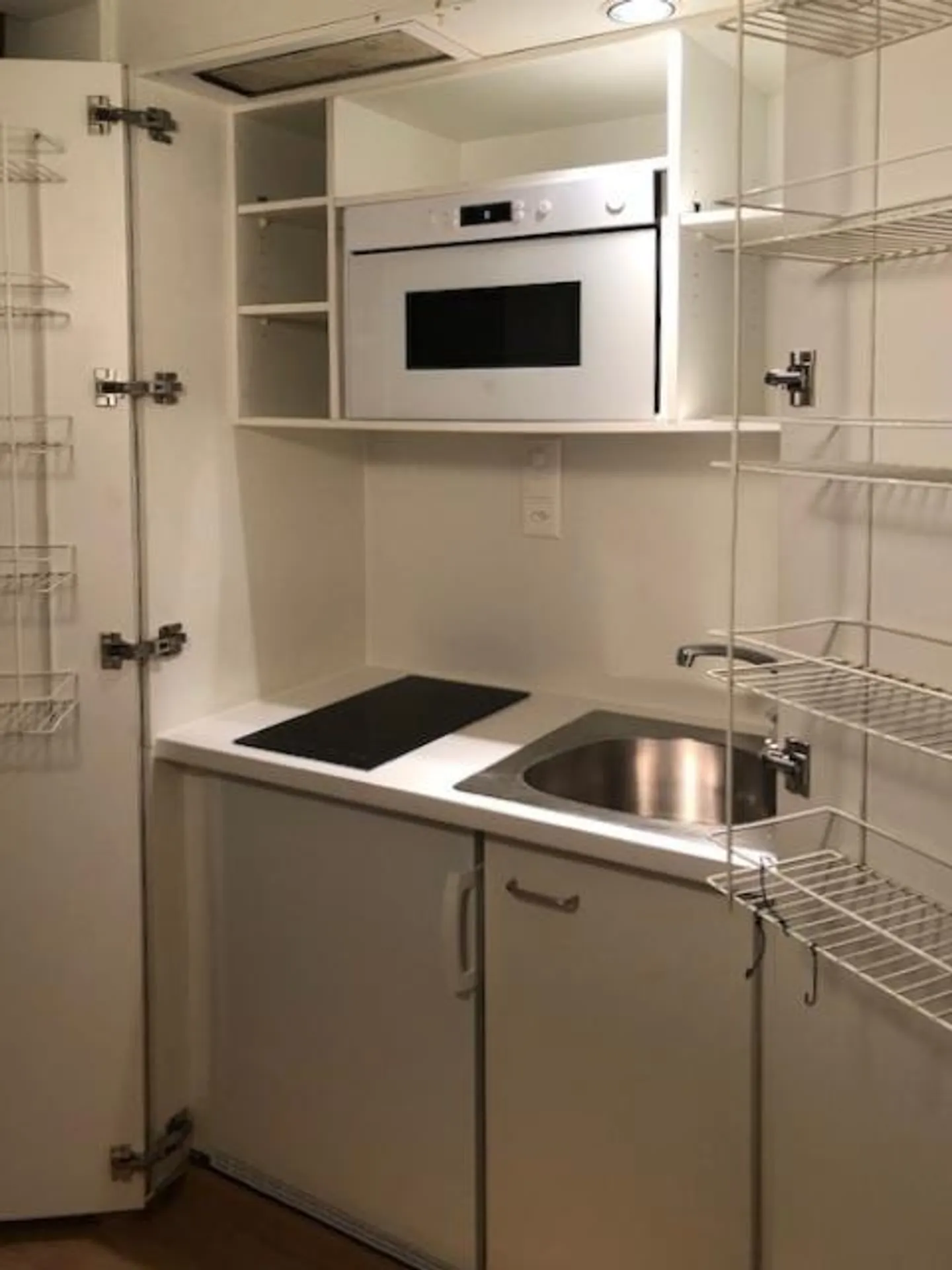 Temporary Living - 2 Room Apartment near Stadelhofen - Photo 2 of 10