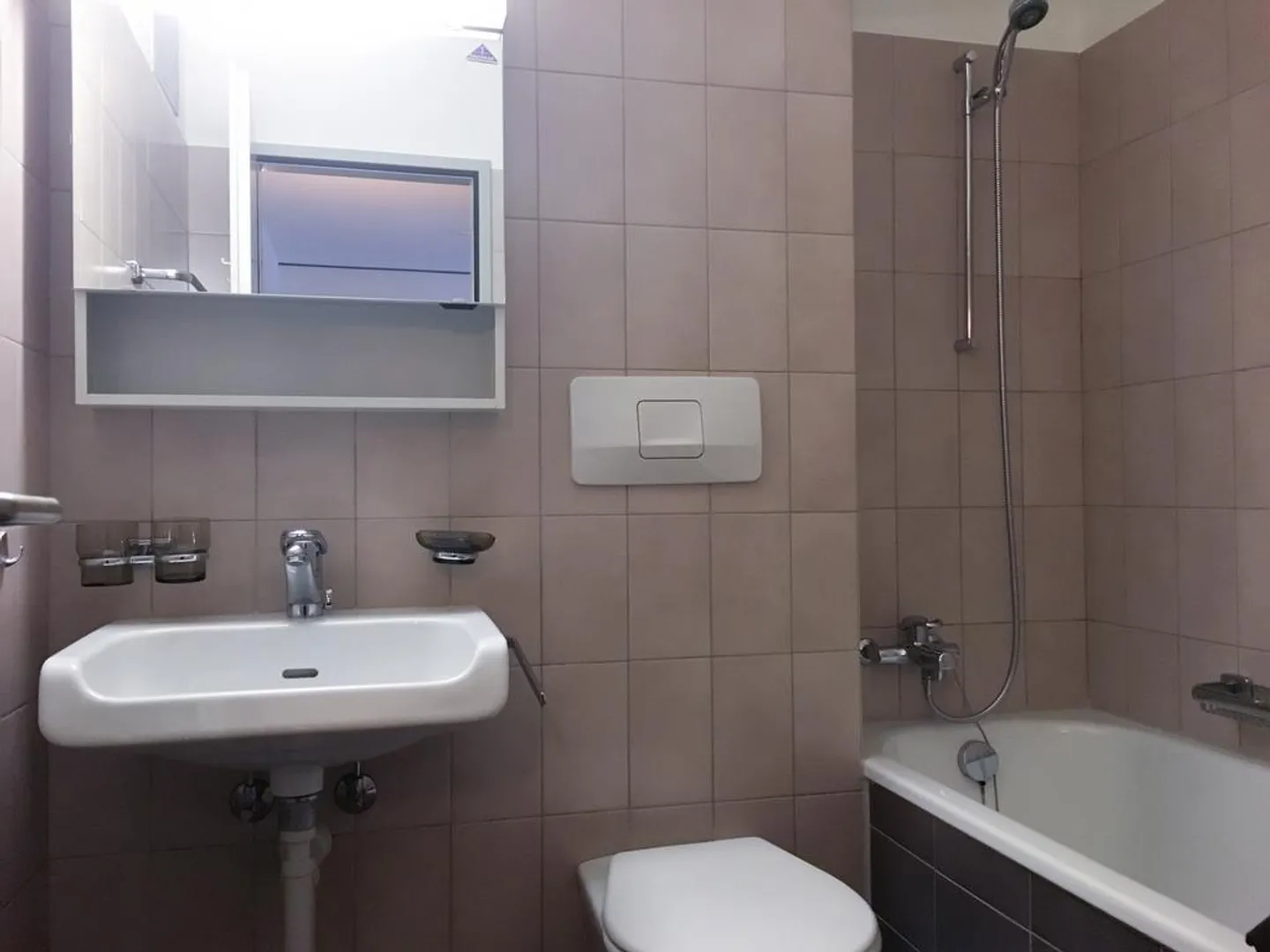 Temporary Living - 2 Room Apartment near Stadelhofen - Photo 4 of 10