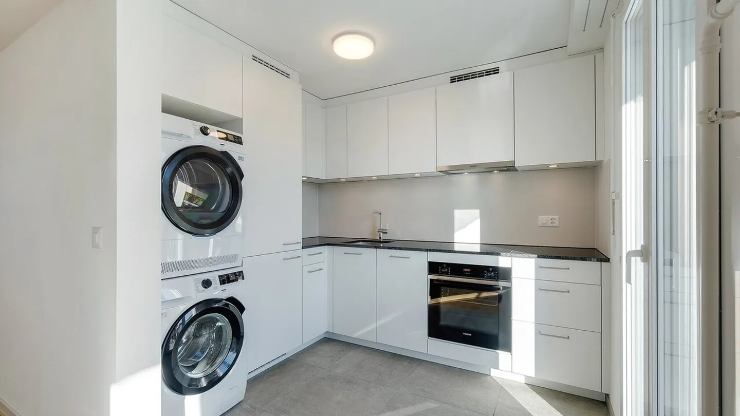 Freshly renovated - With large sun balcony - Photo 5 of 12