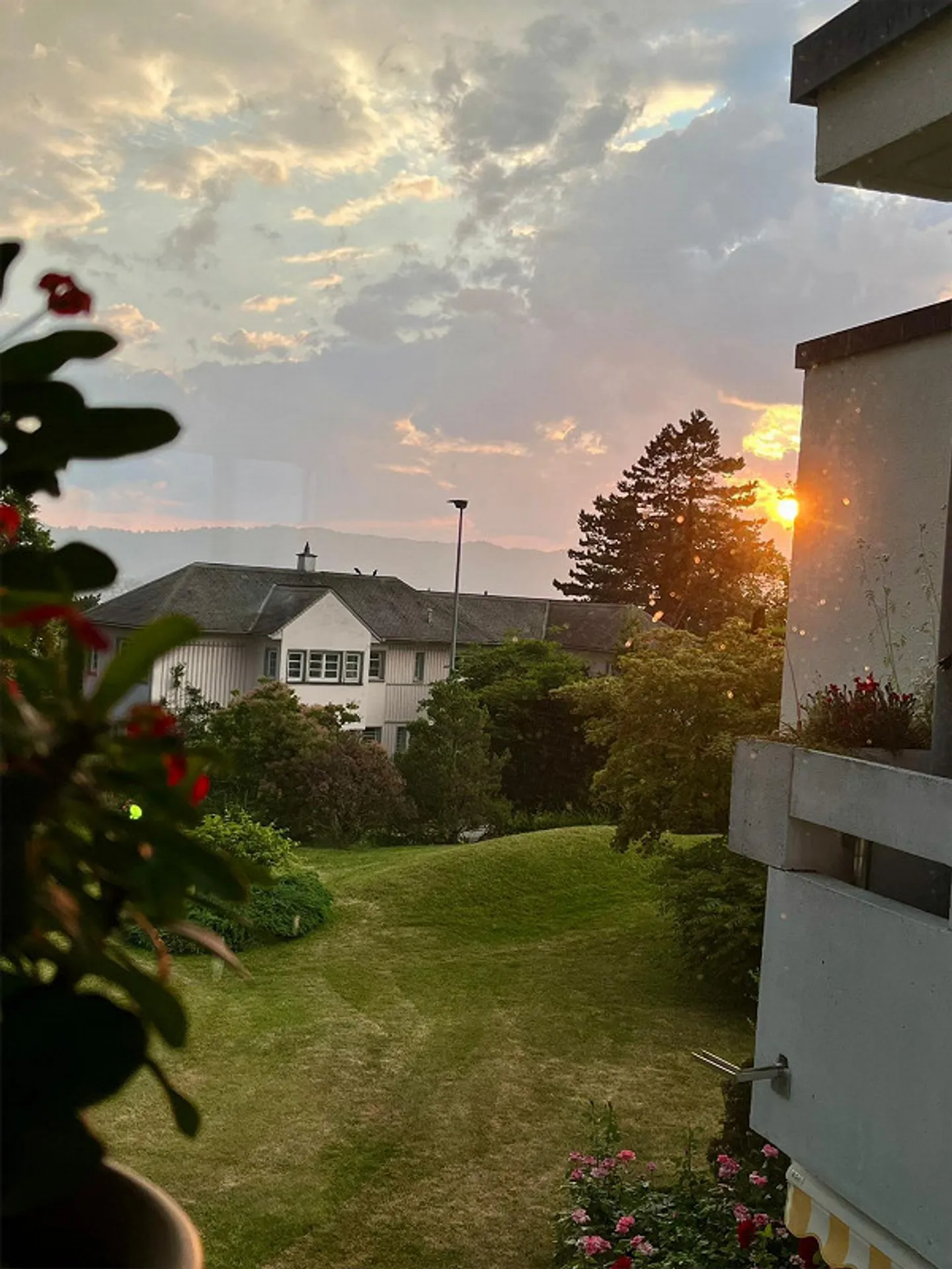 4,5-Zimmer-Wohnung (110 m²) mit Terrasse und teilweisem Seeblick – Küsnacht ZH - Foto 5 von 20