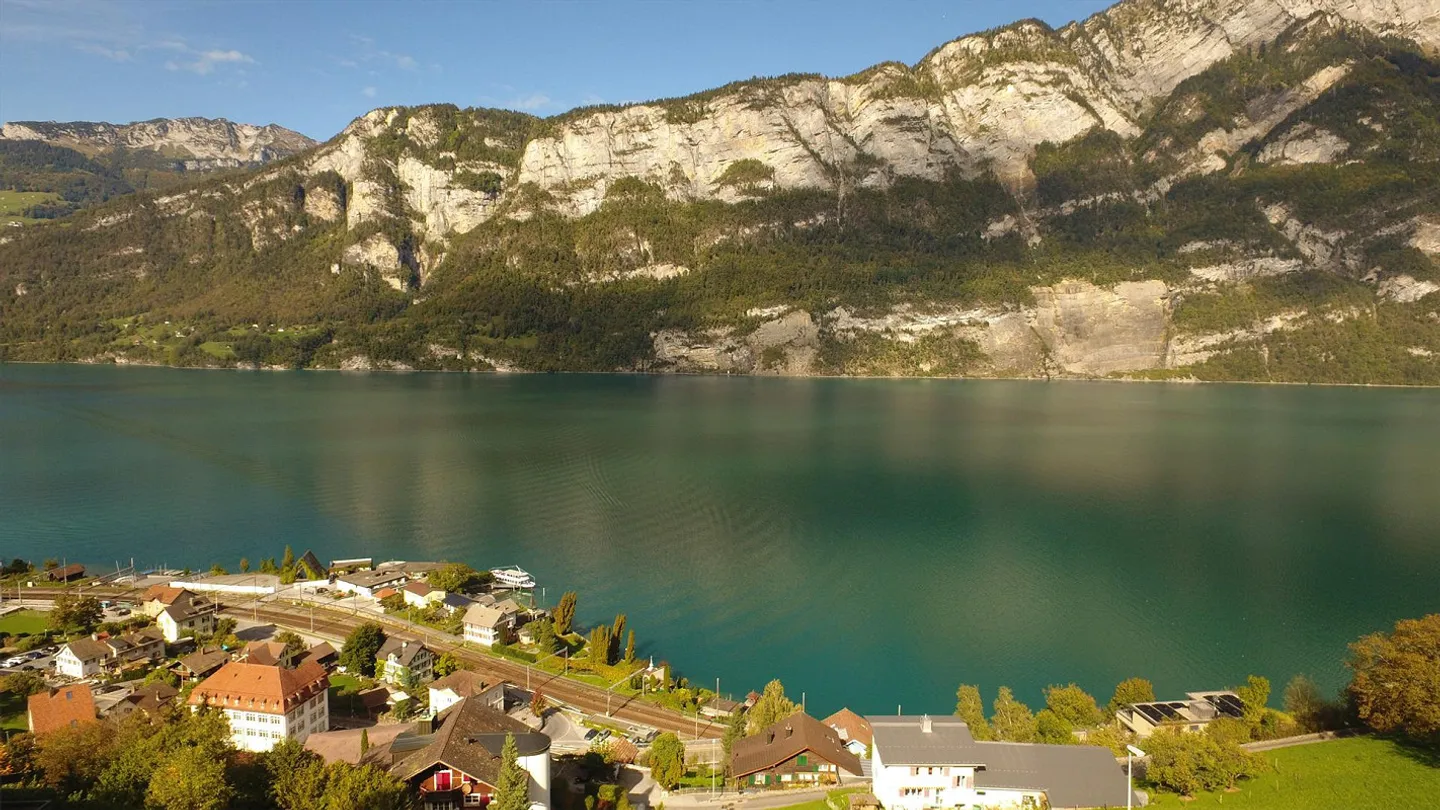 Maison individuelle (vue sur le lac) avec part de terrain aménagé - Photo 2 sur 20