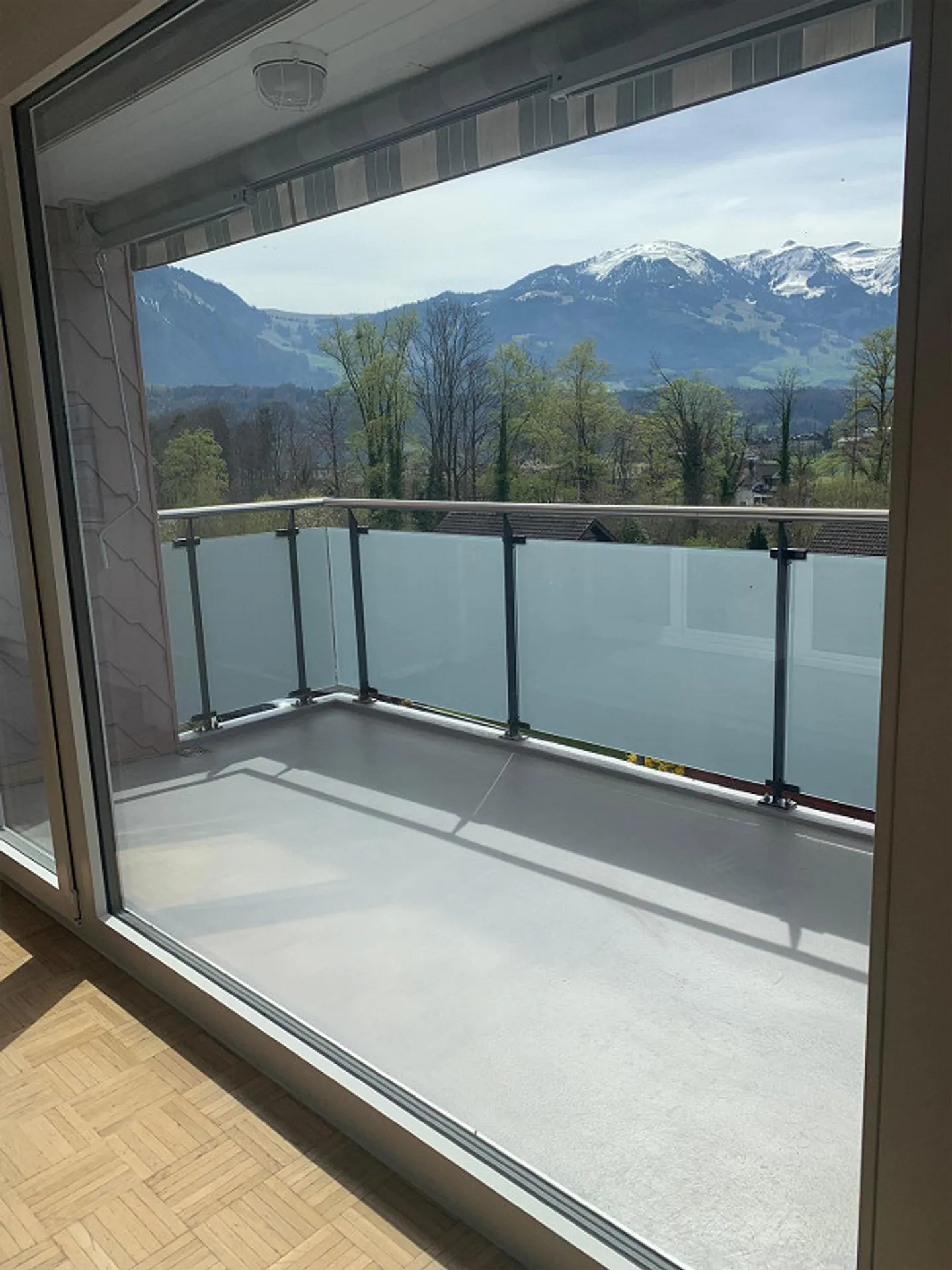 Charmante appartement 4.5 pièces avec panorama sur les montagnes à Alpnach Dorf - Photo 2 sur 11