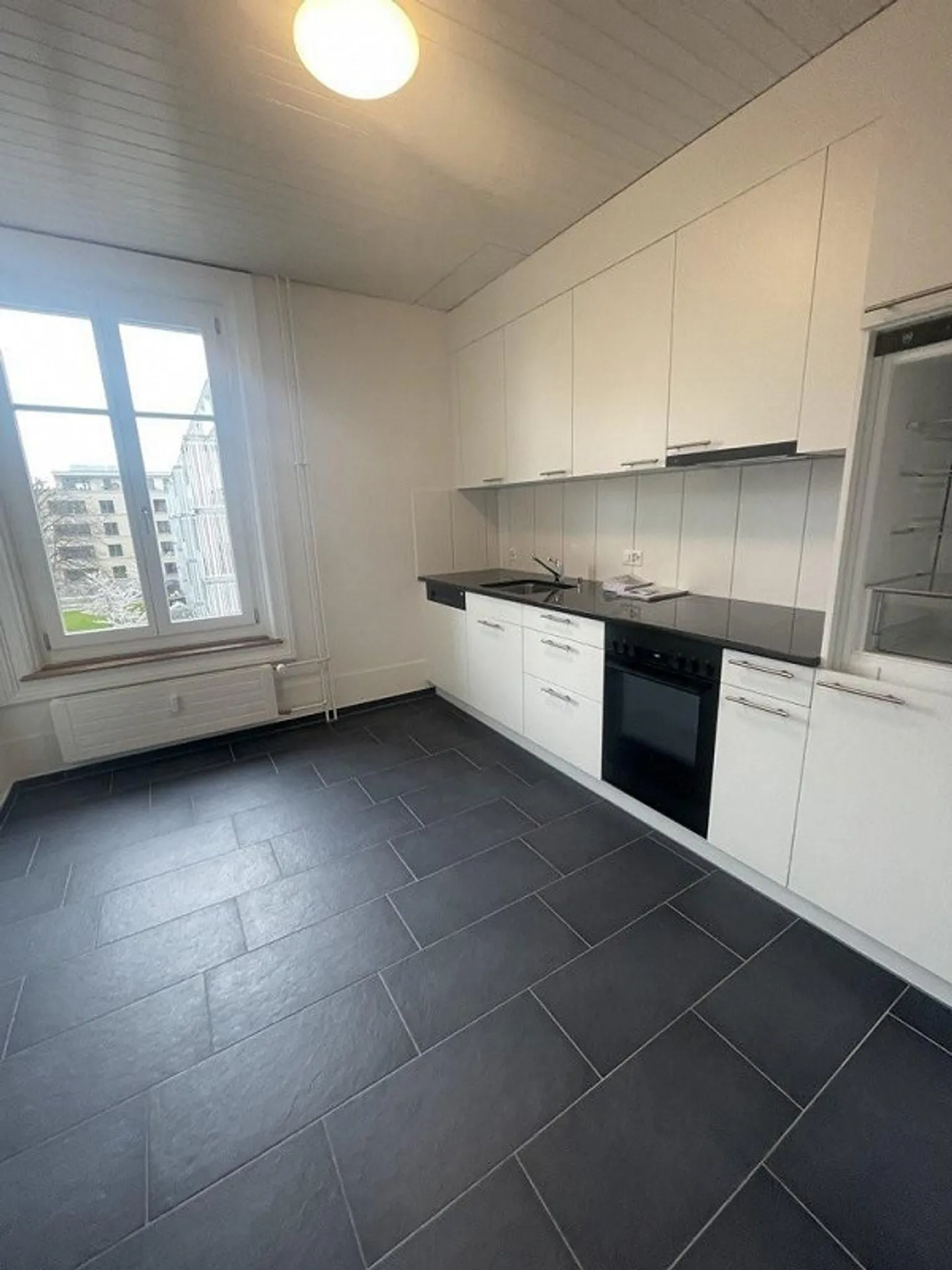 COZY 2-ROOM APARTMENT IN A CENTRAL LOCATION - Photo 4 of 9