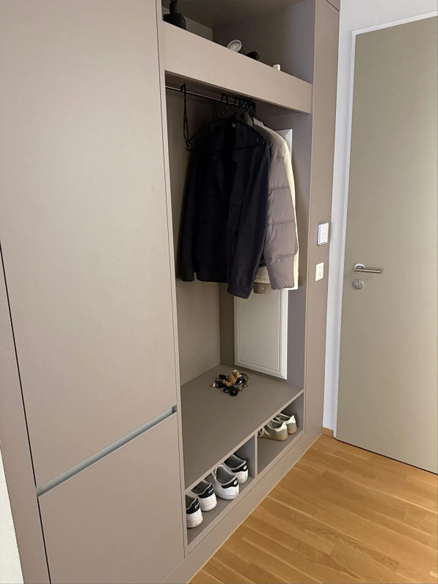 3.5-Room Apartment in a Central Location - Photo 3 of 10