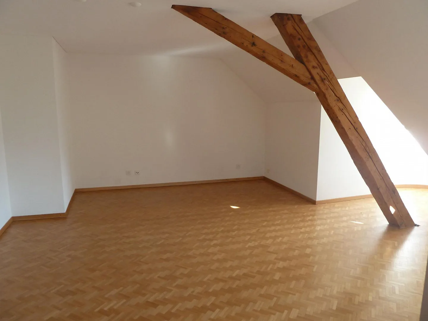 Original 2.5 Room Attic Apartment in Bad Ragaz - Photo 4 of 7