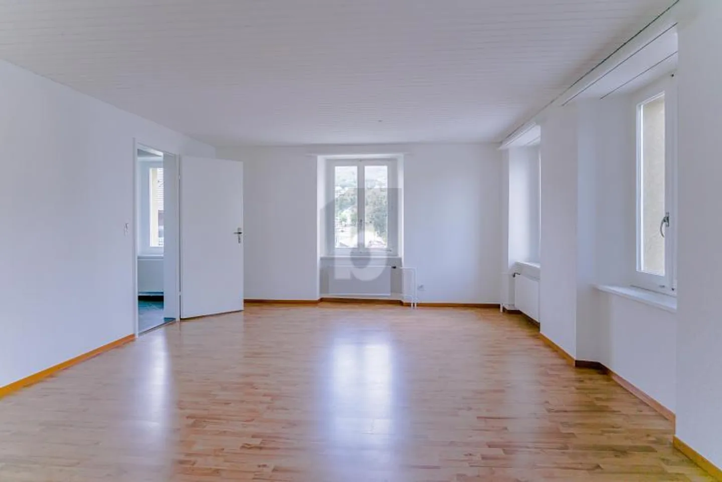 CENTRAL LOCATION WITH LOTS OF SPACE NEAR TRAIN STATION - Photo 1 of 6