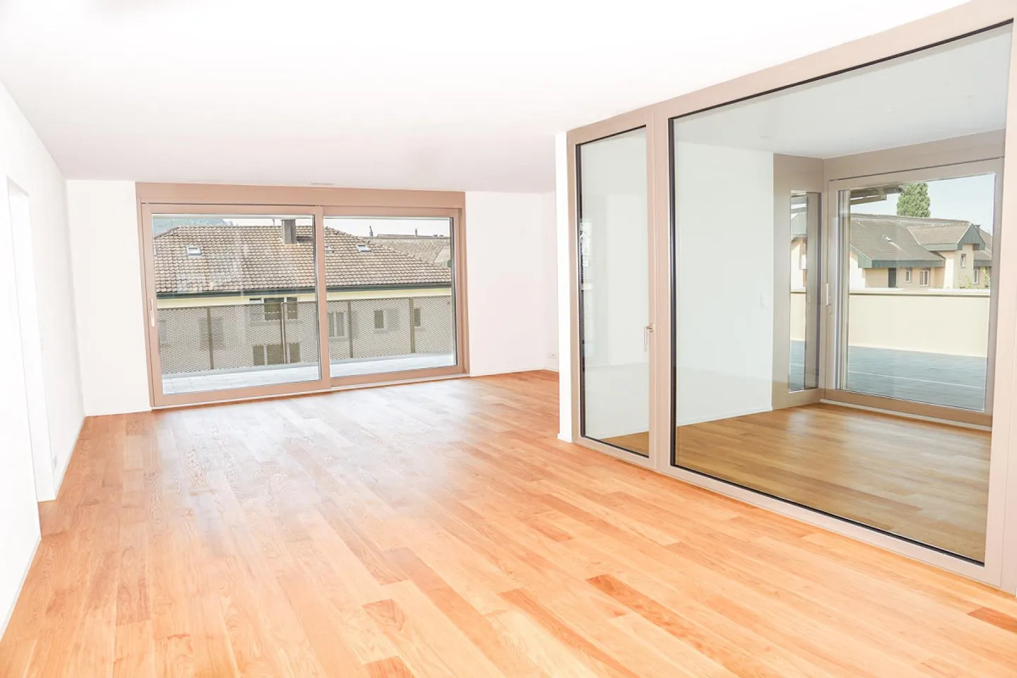 Beautiful, modern apartment in a central location - Photo 5 of 5