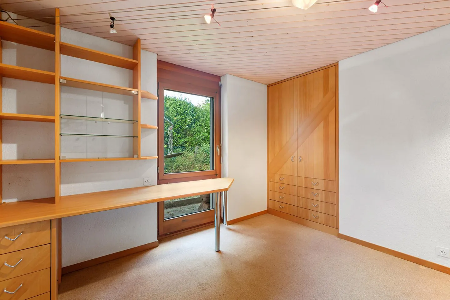 Piscine, sauna et jardin d'hiver : Maison individuelle détachée avec beaucoup de potentiel - Photo 14 sur 19