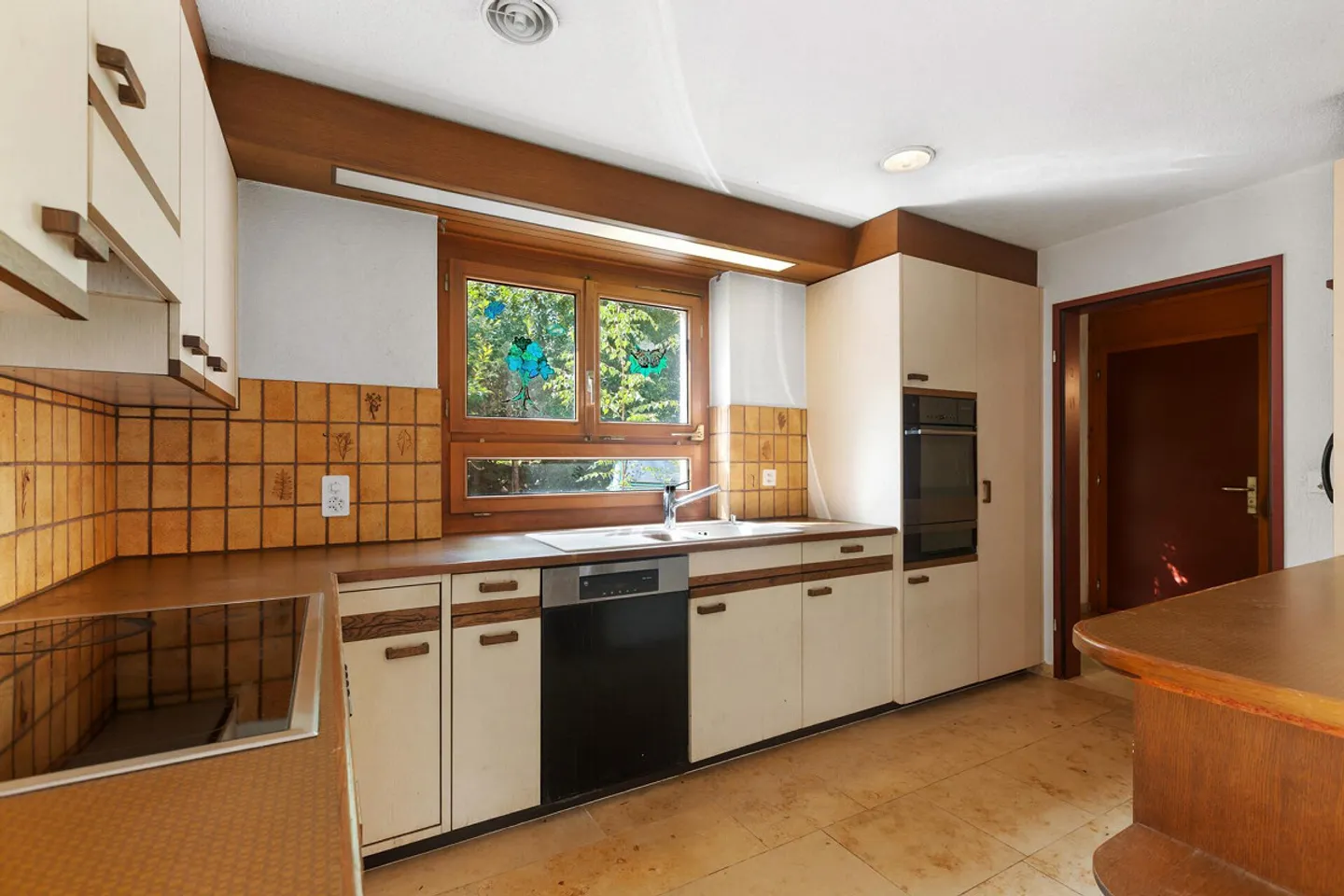 Piscine, sauna et jardin d'hiver : Maison individuelle détachée avec beaucoup de potentiel - Photo 6 sur 19