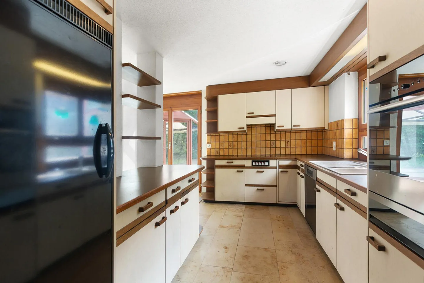 Piscine, sauna et jardin d'hiver : Maison individuelle détachée avec beaucoup de potentiel - Photo 7 sur 19