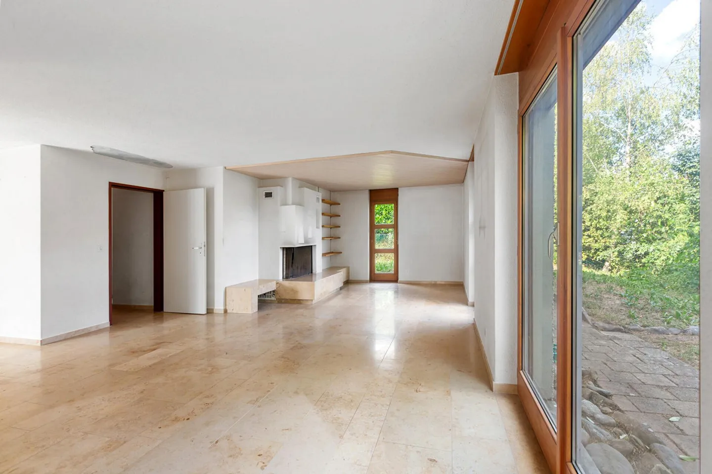 Piscine, sauna et jardin d'hiver : Maison individuelle détachée avec beaucoup de potentiel - Photo 9 sur 19