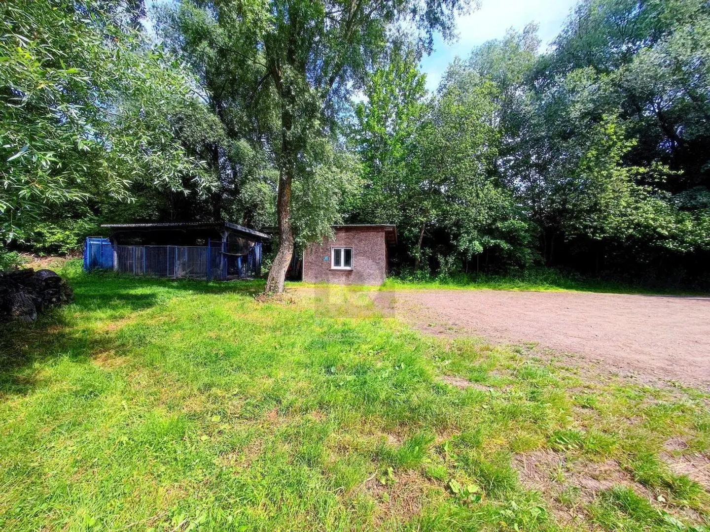 LANDWIRTSCHAFTLICHE FLÄCHE MIT PRIVATER WASSERQUELLE - Foto 2 von 4