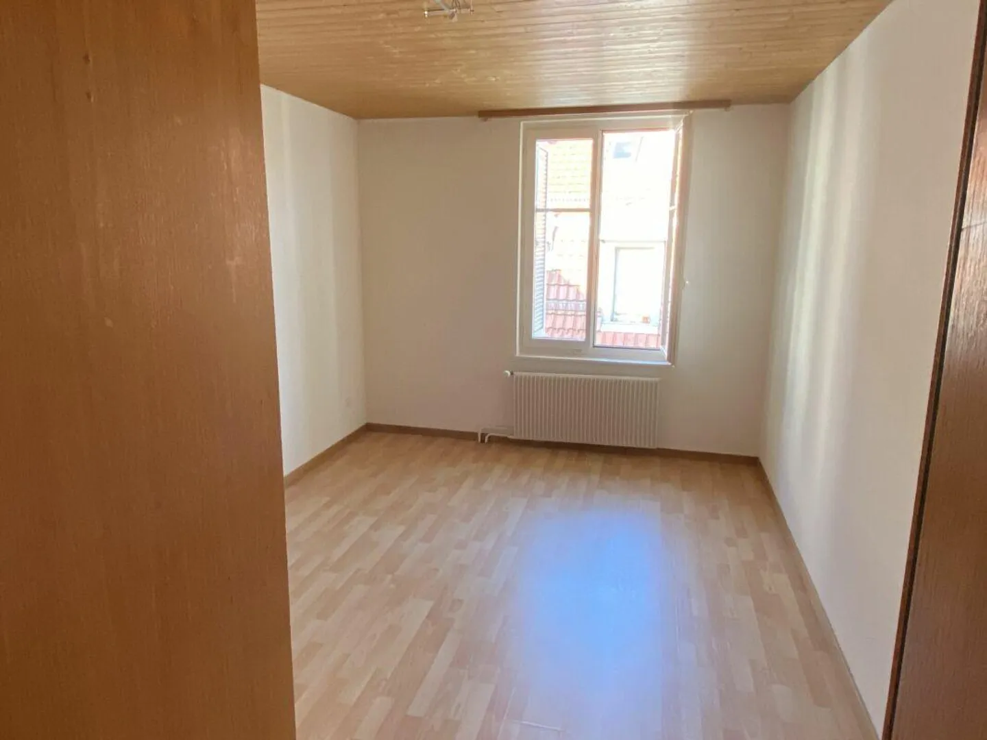 Affordable 4-Room Old Building Apartment - Photo 7 of 10