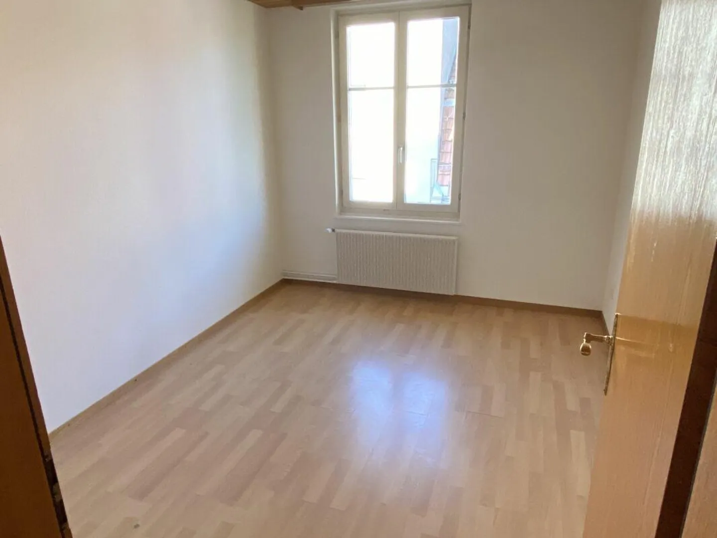 Affordable 4-Room Old Building Apartment - Photo 8 of 10