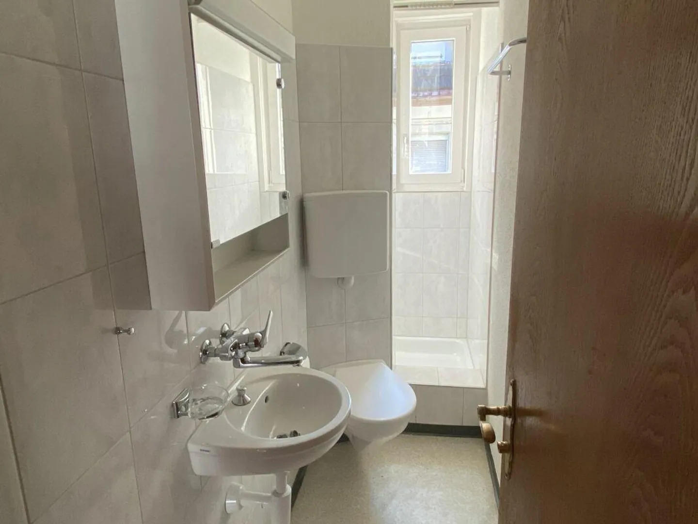 Affordable 4-Room Old Building Apartment - Photo 10 of 10