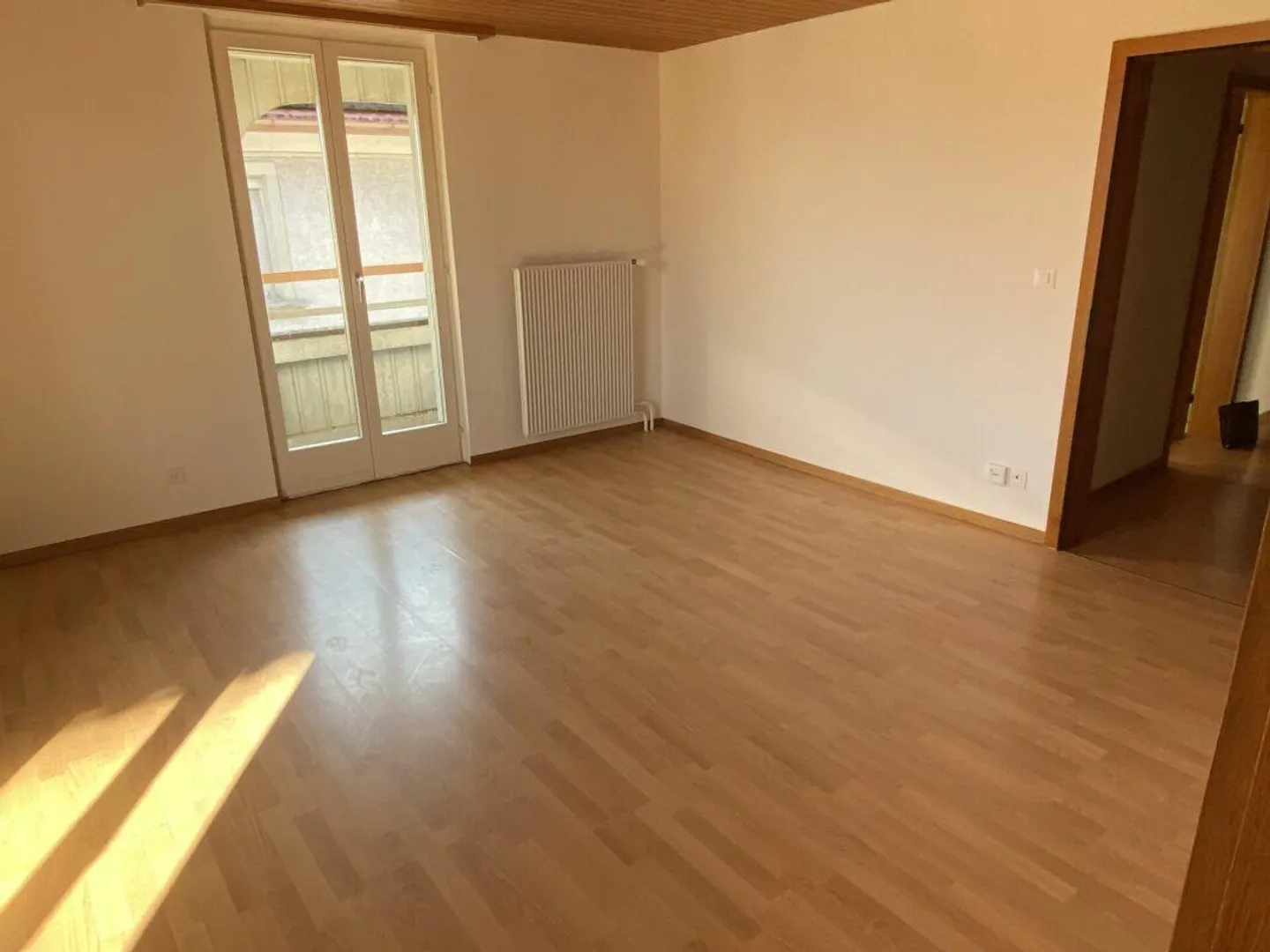 Affordable 4-Room Old Building Apartment - Photo 4 of 10