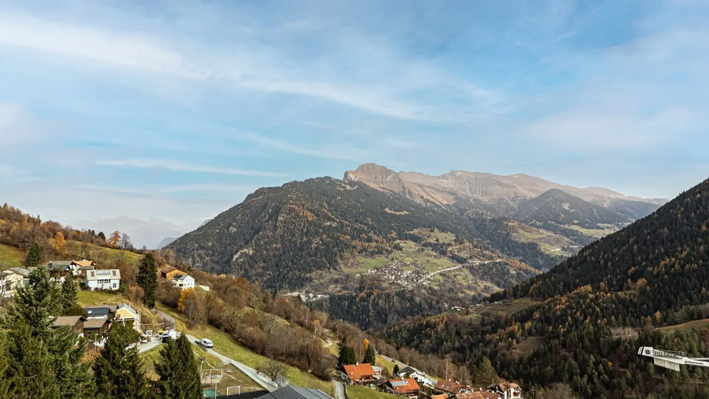Charmantes Einfamilienhaus mit Panoramaaussicht in die Bündner Berge - Foto 5 von 13