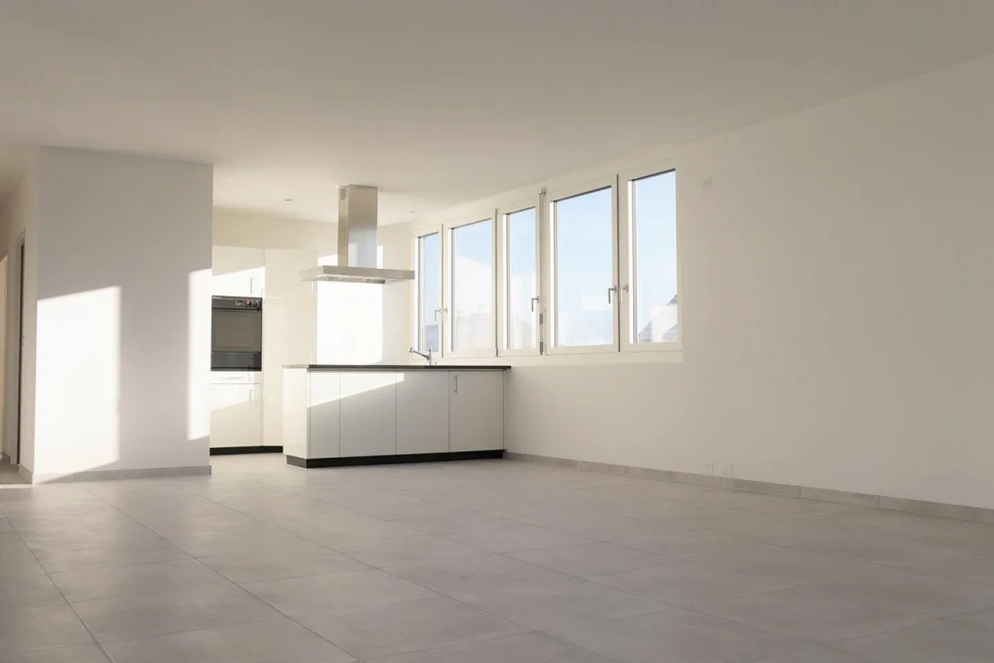 Appartement exclusif et partiellement rénové de 3 1/2 pièces à Oberwil - Photo 1 sur 8