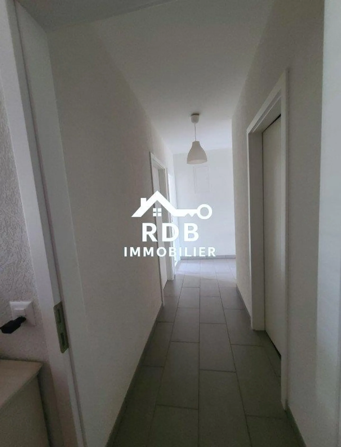 5-room apartment on the 6th floor located in Petit-Lancy 1213 - Photo 7 of 10