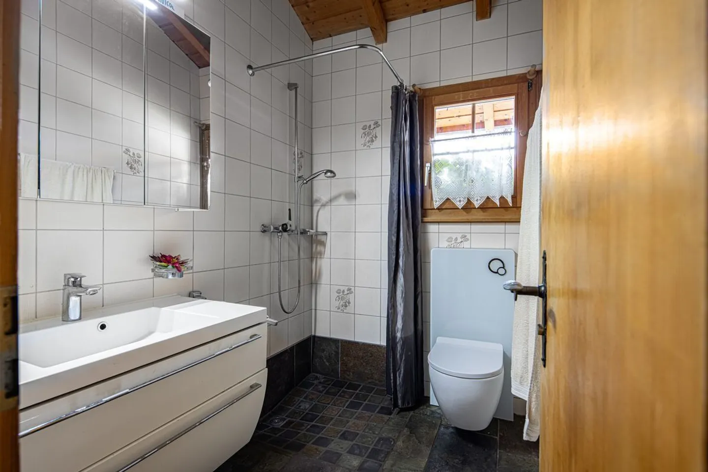 Charmantes Einfamilienhaus mit Panoramaaussicht in die Bündner Berge - Foto 12 von 13