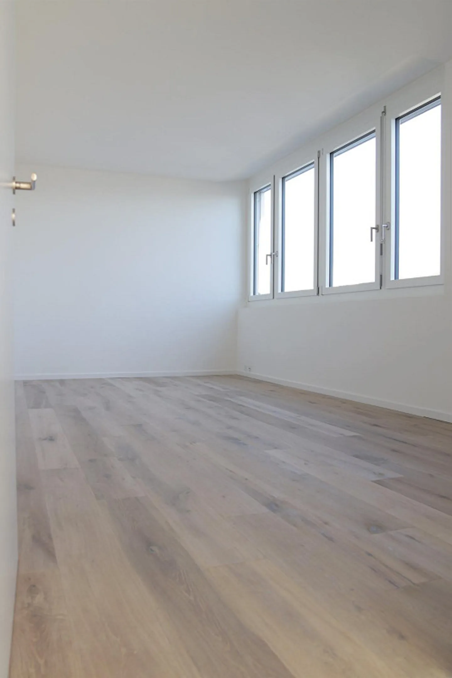 Appartement exclusif et partiellement rénové de 3 1/2 pièces à Oberwil - Photo 3 sur 8