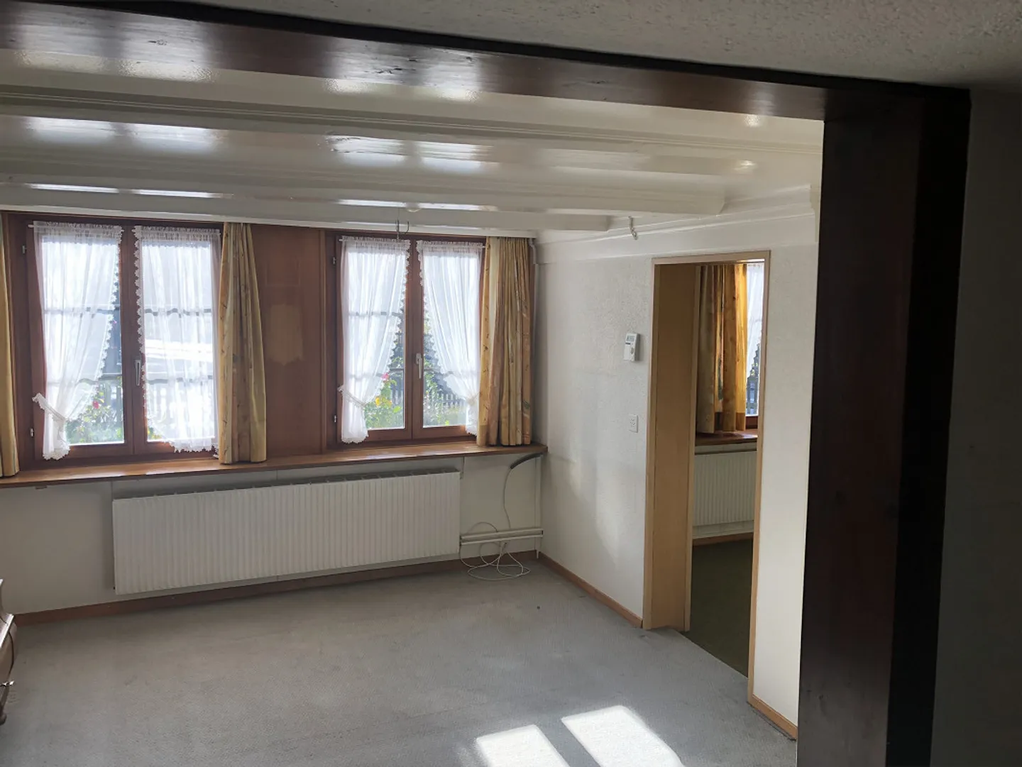 6.5 Room Single Family House with Lake View - Photo 3 of 11