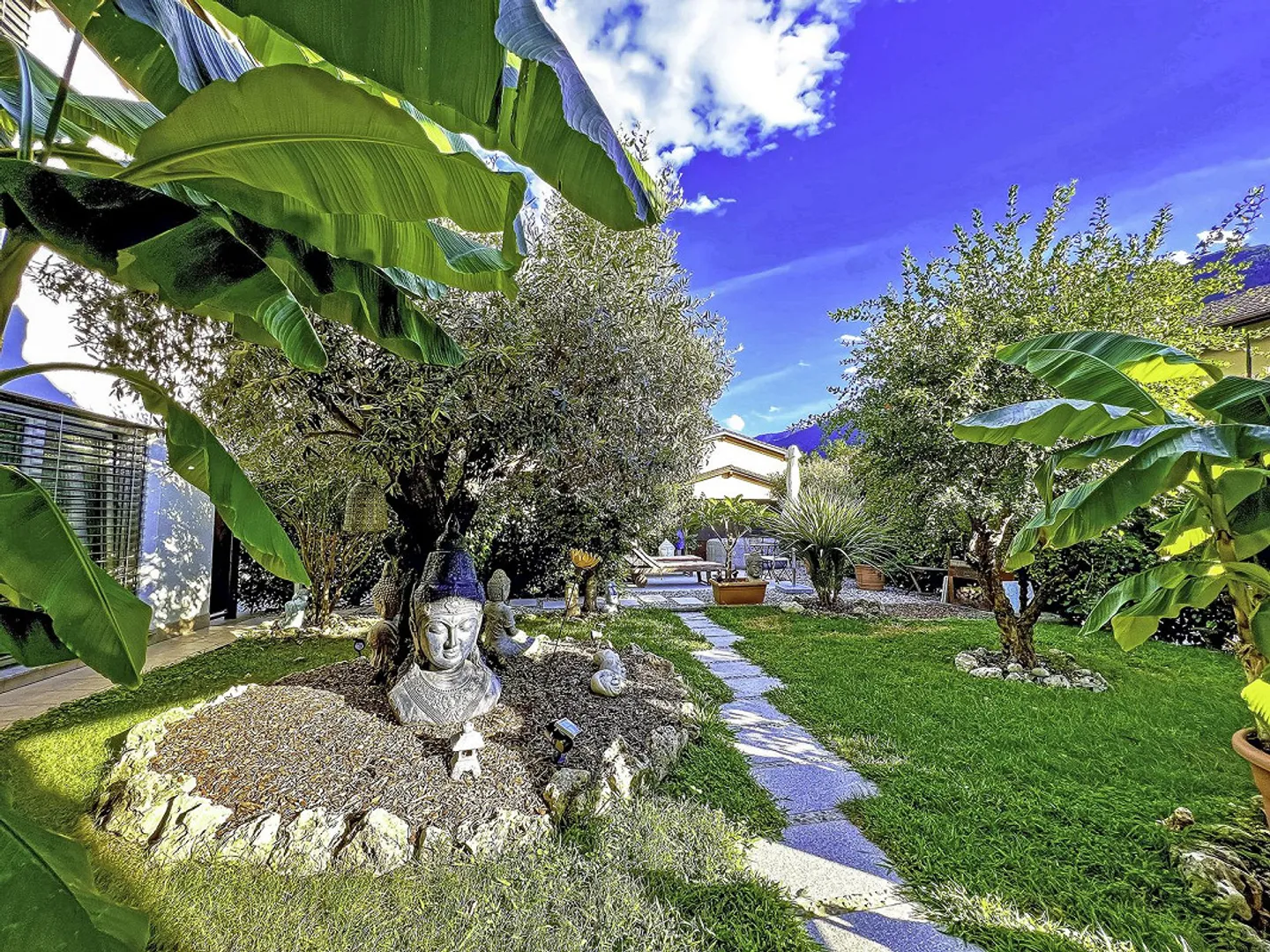 Wunderschönes Doppelhaus mit Garten und Parkplätzen - Foto 1 von 23