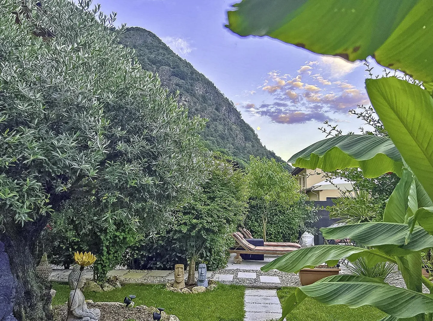 Wunderschönes Doppelhaus mit Garten und Parkplätzen - Foto 3 von 23