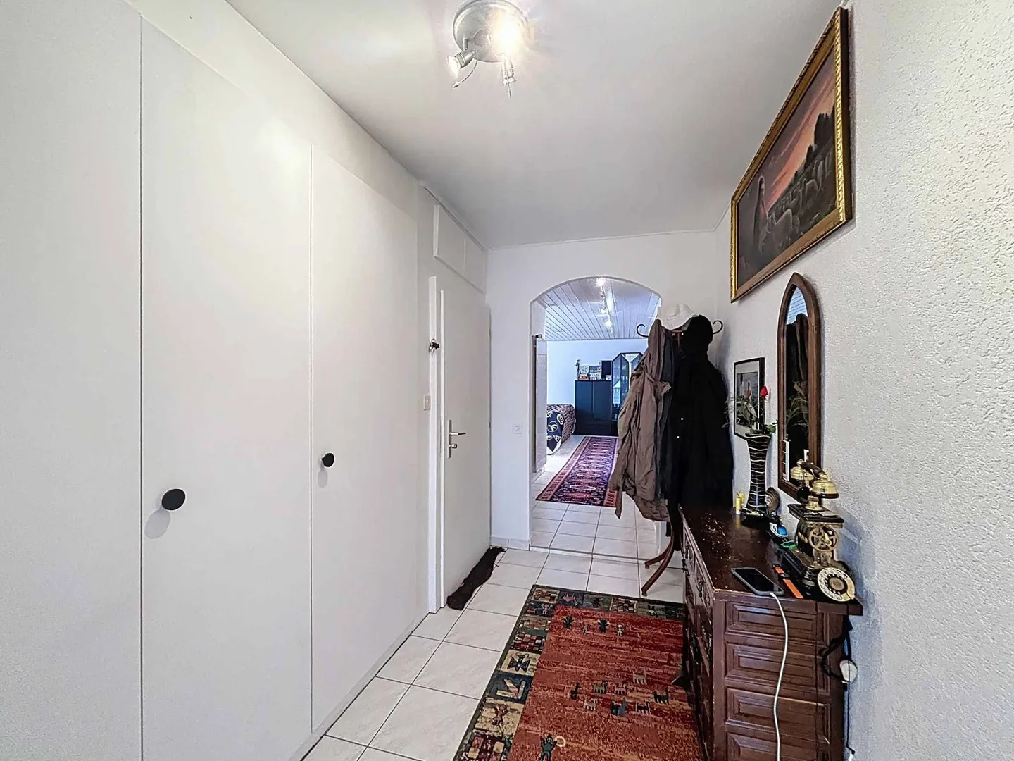 Geräumige 5-Zimmer-Wohnung im Herzen von La Chaux-de-Fonds - Foto 3 von 9