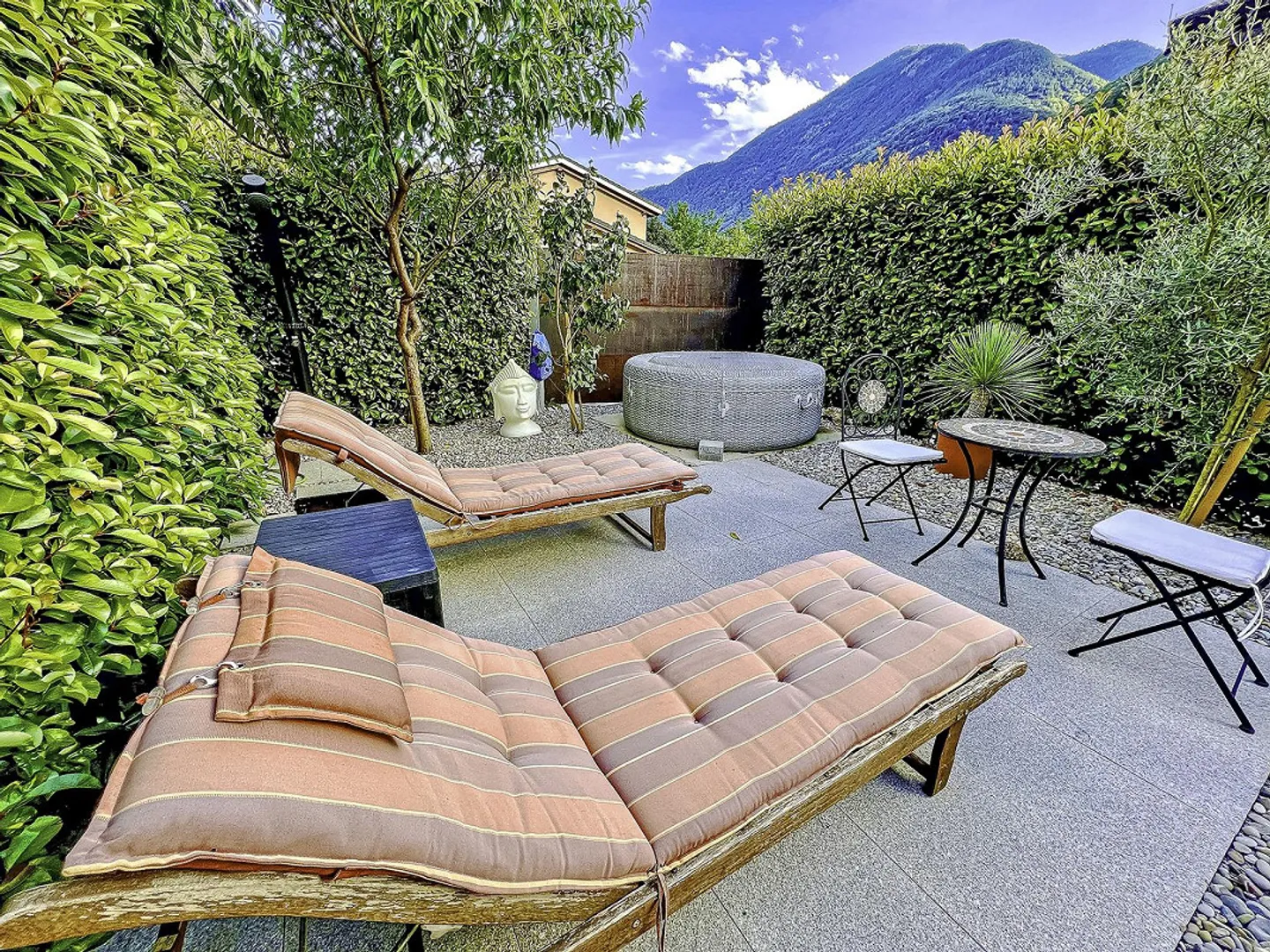 Wunderschönes Doppelhaus mit Garten und Parkplätzen - Foto 5 von 23