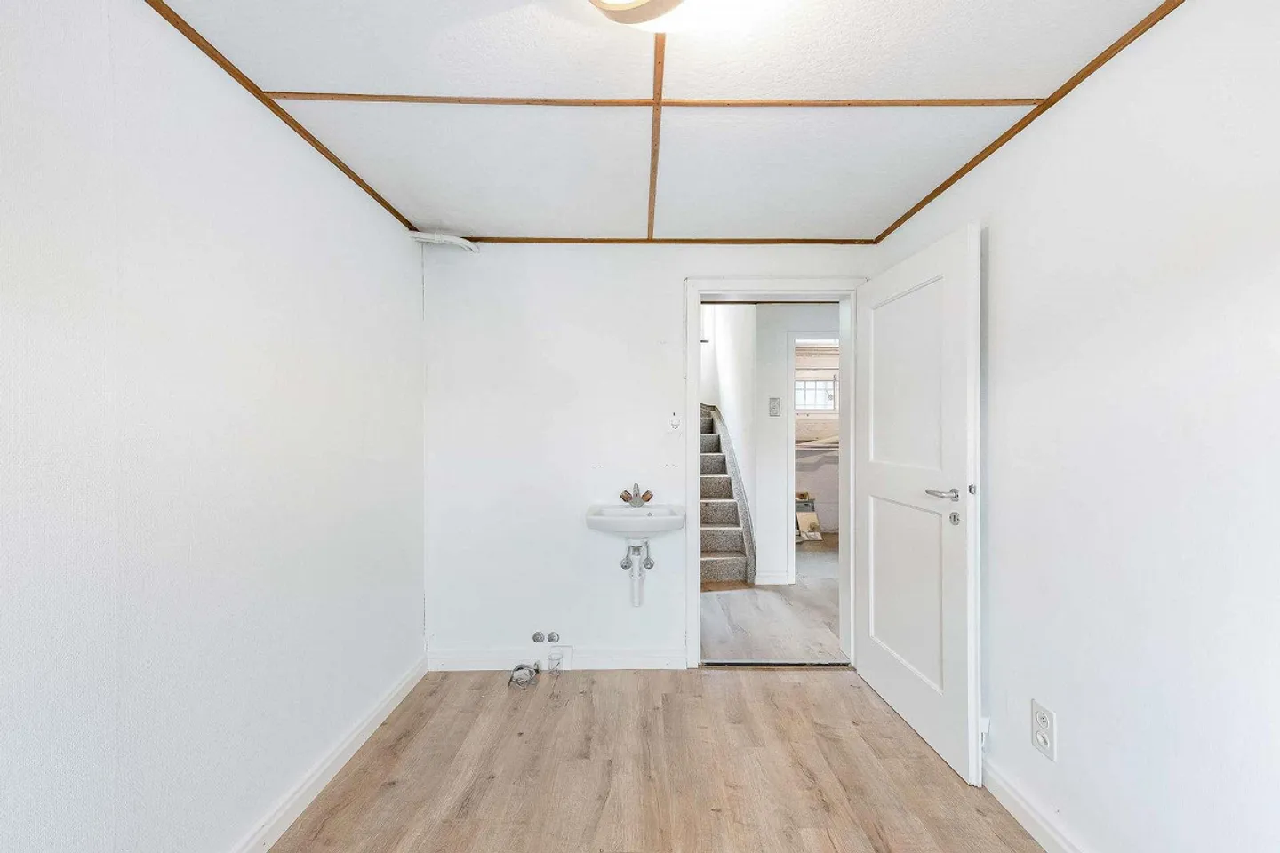 Charming single-family house with sunny balcony and beautiful view - Photo 4 of 17
