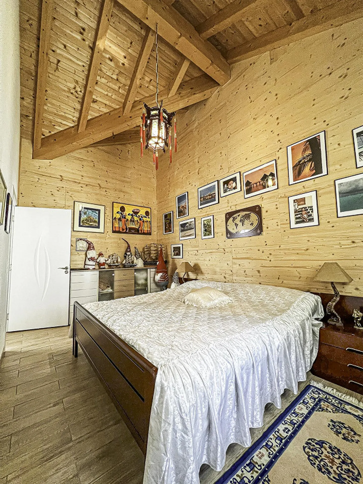 Wunderschönes Doppelhaus mit Garten und Parkplätzen - Foto 13 von 23