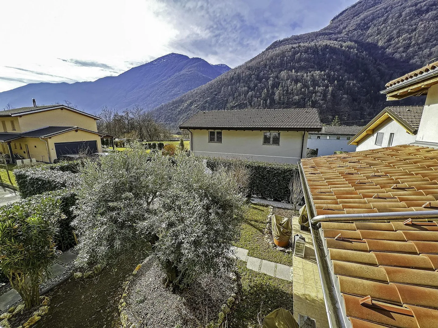 Wunderschönes Doppelhaus mit Garten und Parkplätzen - Foto 14 von 23