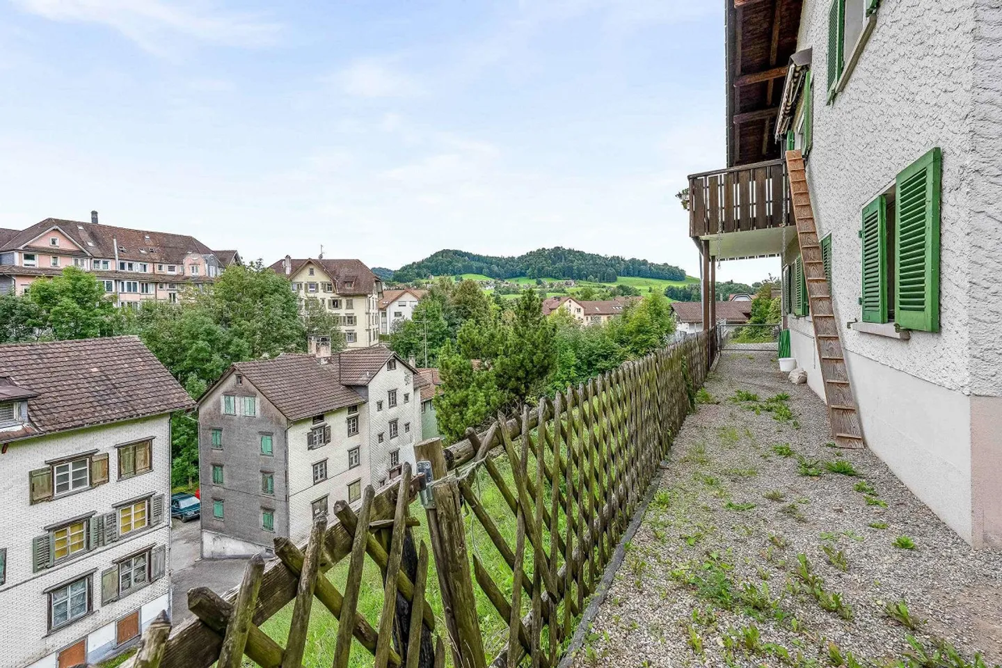 Charming single-family house with sunny balcony and beautiful view - Photo 14 of 17