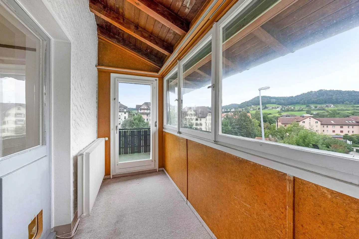 Charming single-family house with sunny balcony and beautiful view - Photo 15 of 17